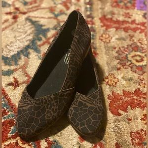 Toms Women's Julie Perforated Suede Ballet Animal Printed Flats, Sz. 7